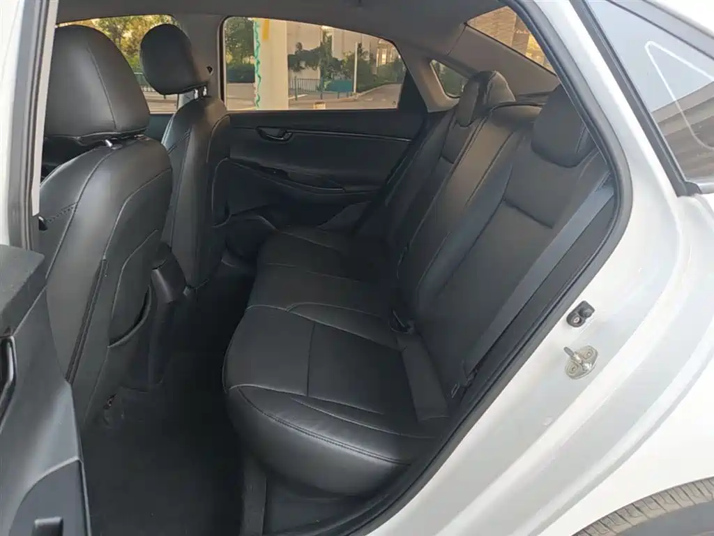 Hyundai Elantra 2019 — фото 17