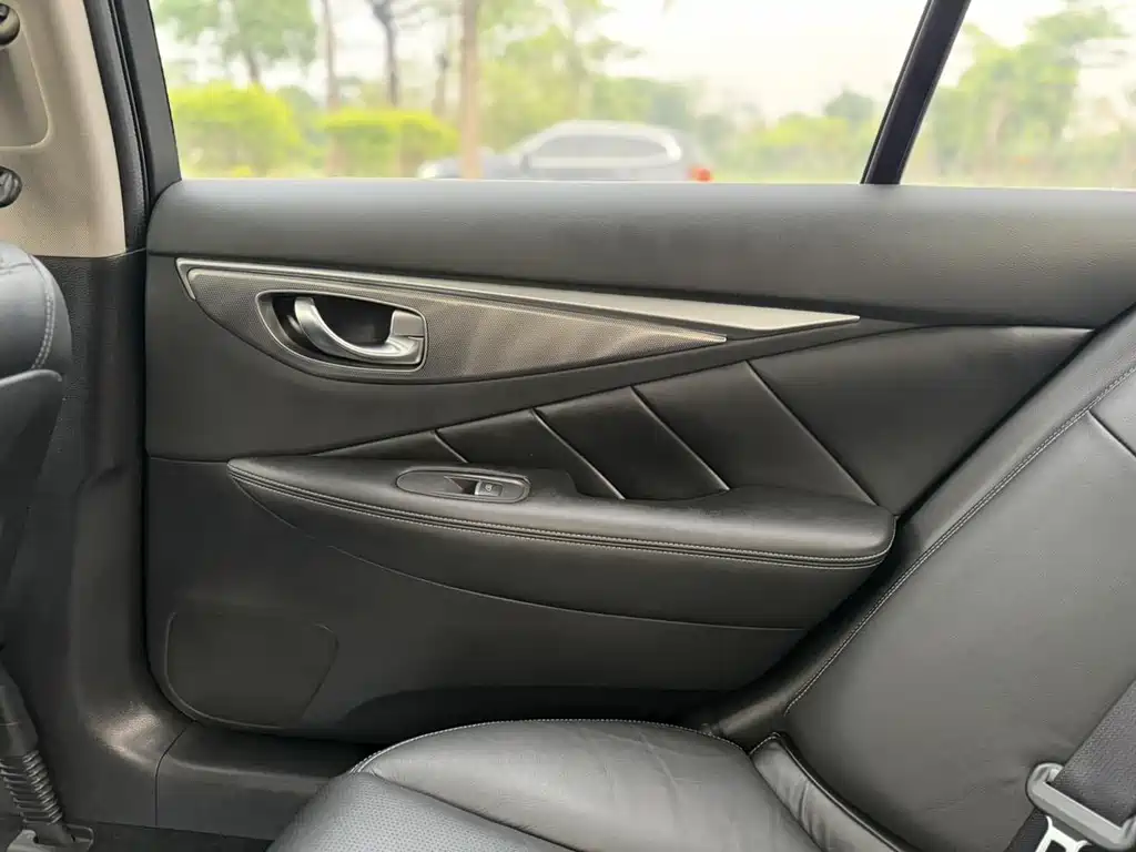 Infiniti Q50L 2017 — фото 16