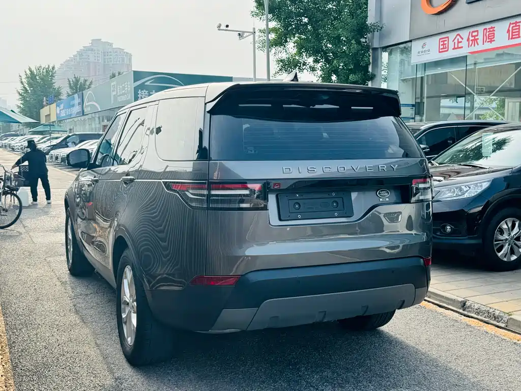 Land Rover Discovery 2017 — фото 9
