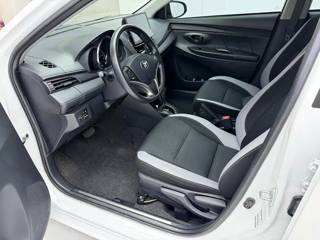 Toyota Yaris L 2022 — фото 15