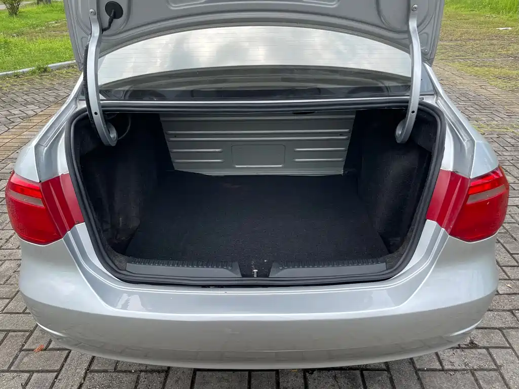 Volkswagen Jetta 2017 — фото 19