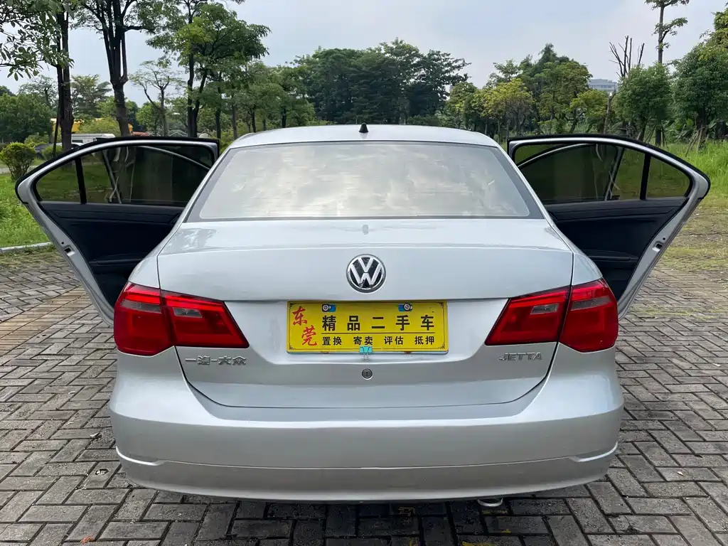 Volkswagen Jetta 2017 — фото 10
