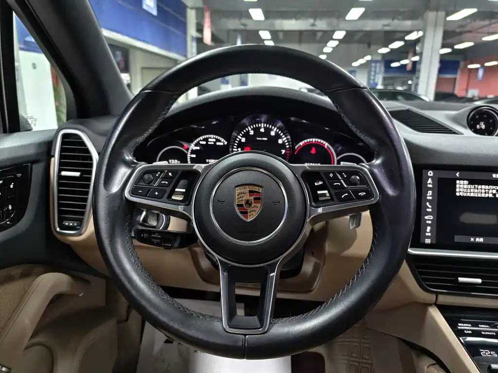 Porsche Cayenne 2018 — фото 10