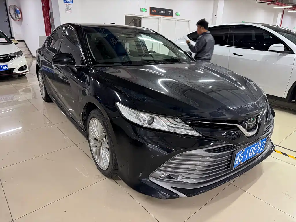 Toyota Camry 2019 — фото 3