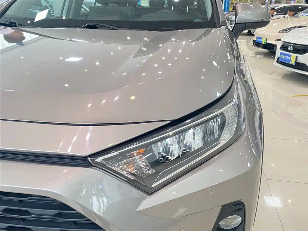 Toyota RAV4 2021 — фото 15