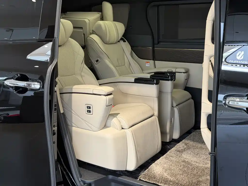 Toyota Alphard 2023 — фото 13