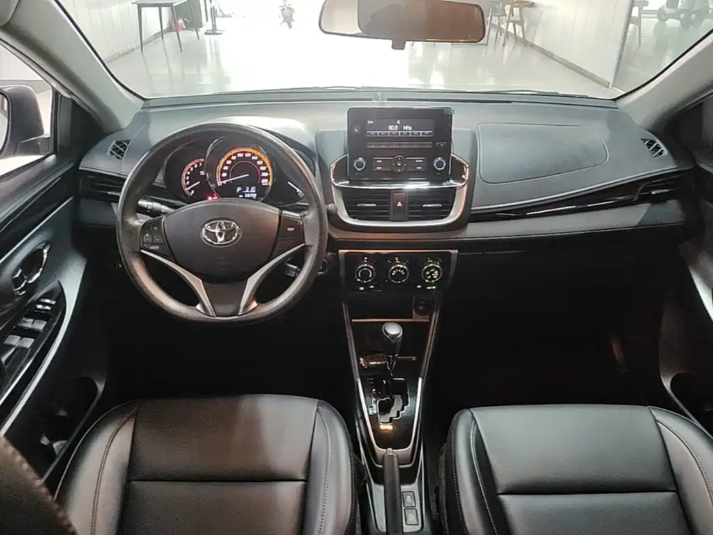 Toyota Yaris L 2021 — фото 10
