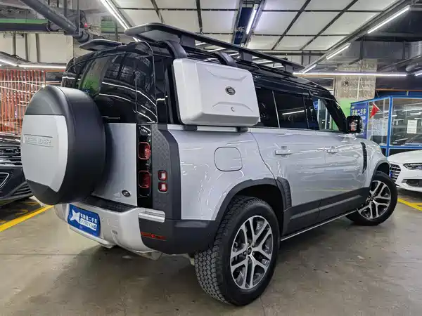 Land Rover Defender 2022