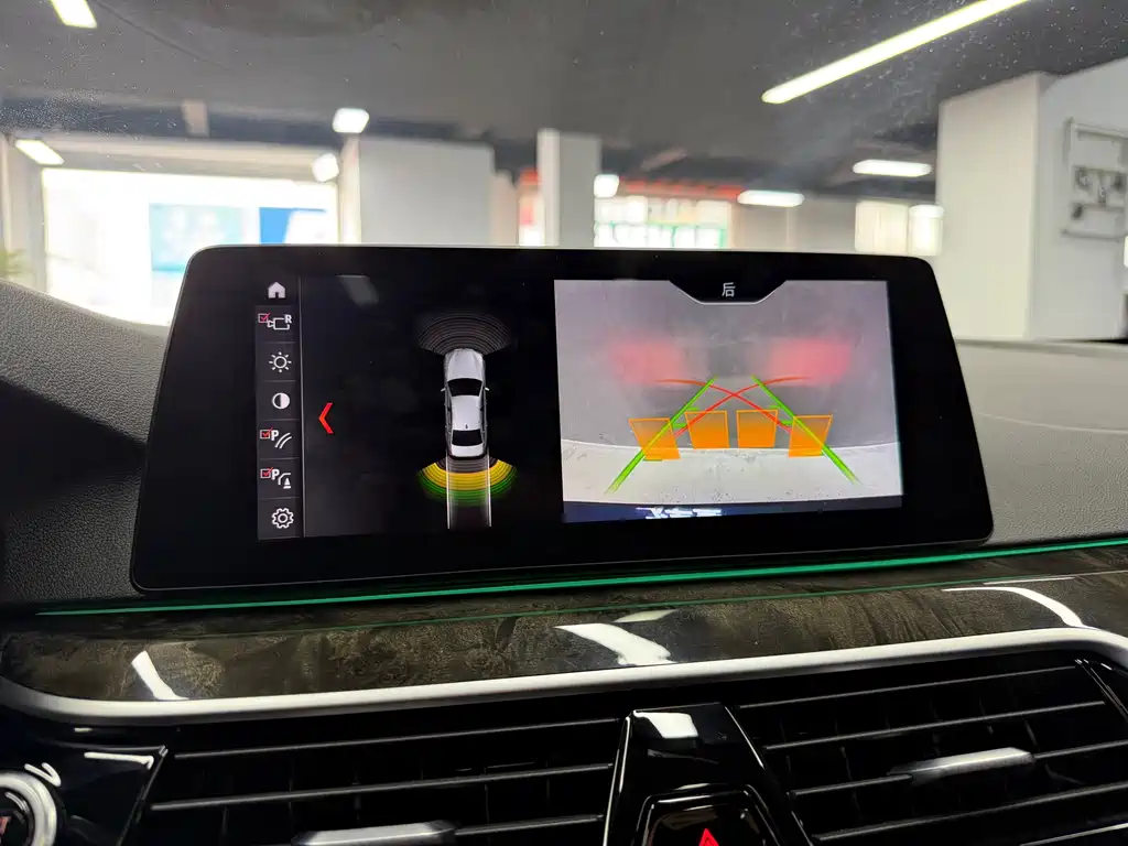 BMW 5 Series 2017 — фото 15