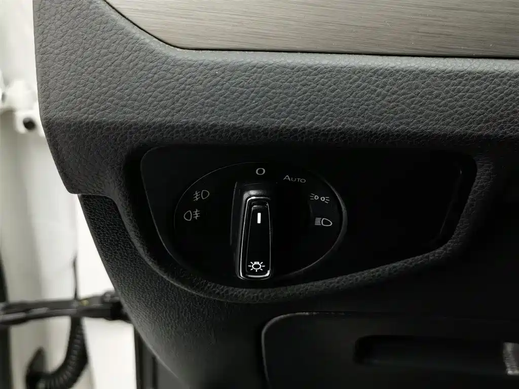 Volkswagen Touran 2017 — фото 21