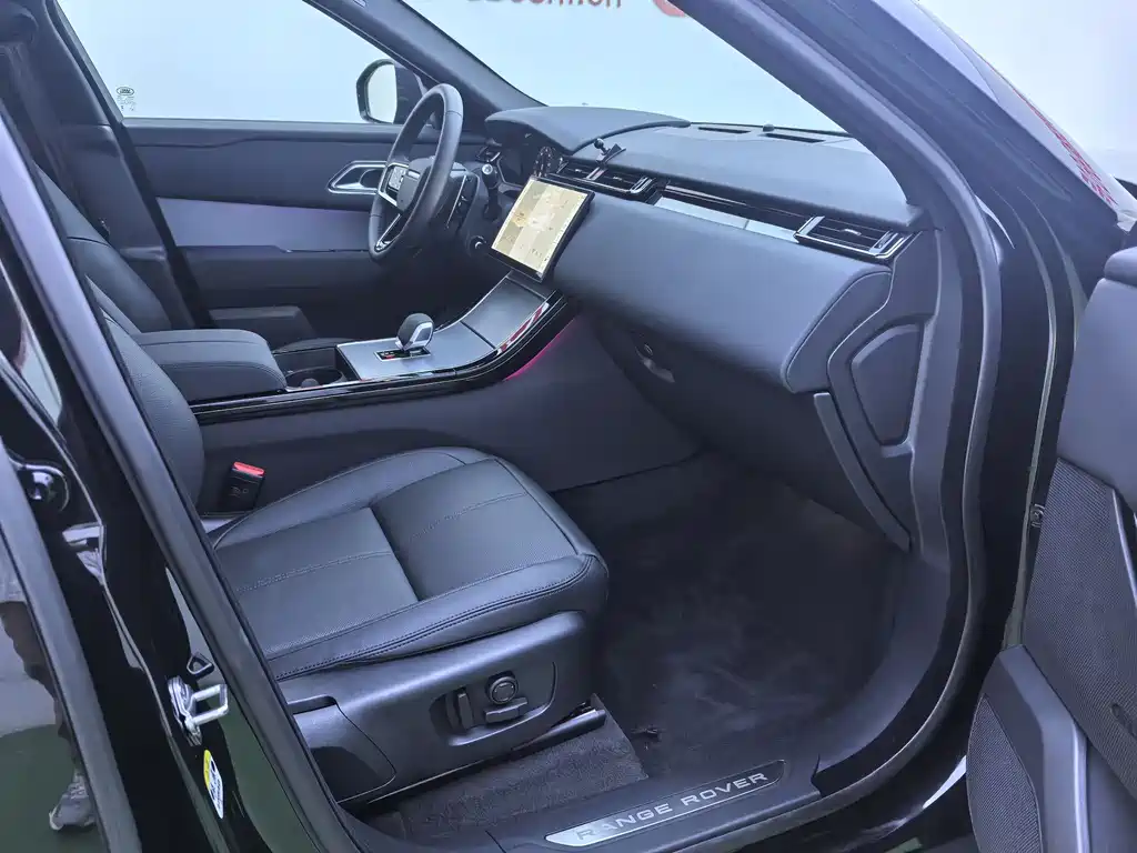 Land Rover Velar 2025 — фото 15