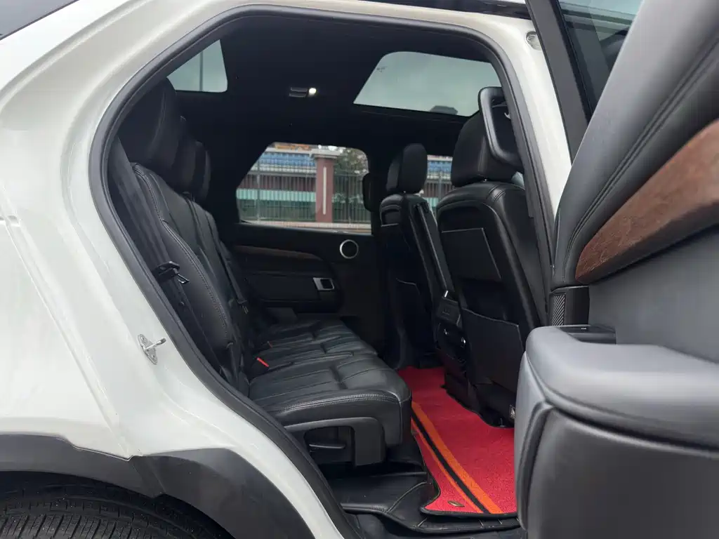 Land Rover Discovery 2017 — фото 16