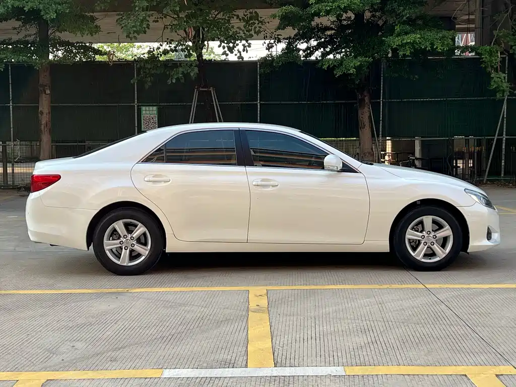 Toyota Reiz 2016