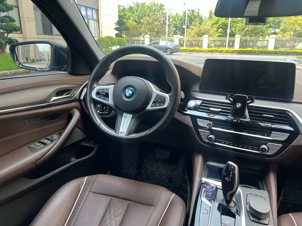 BMW 5 Series New Energy 2021 — фото 20