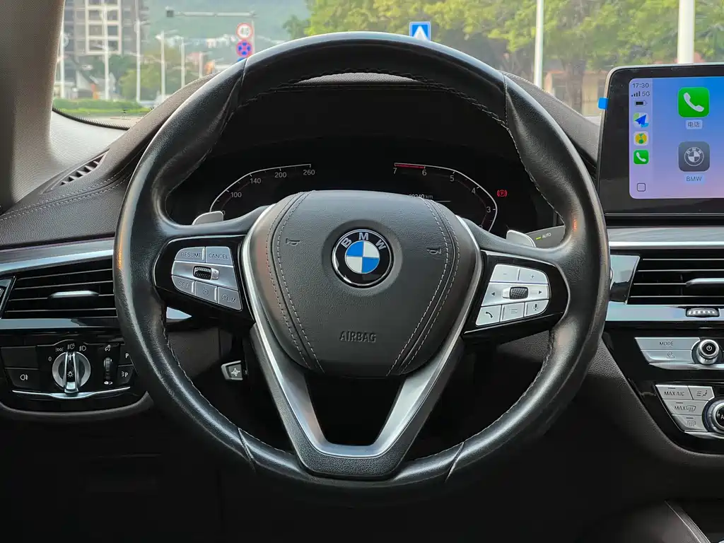 BMW 5 Series 2021 — фото 12