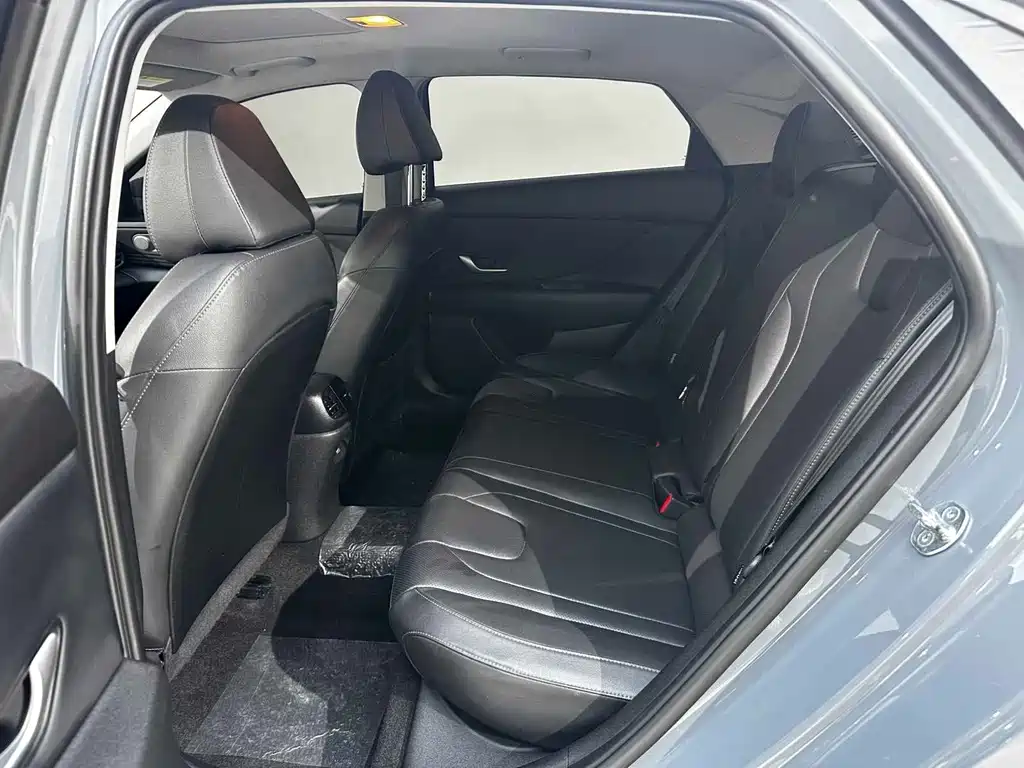 Hyundai Elantra 2023 — фото 16