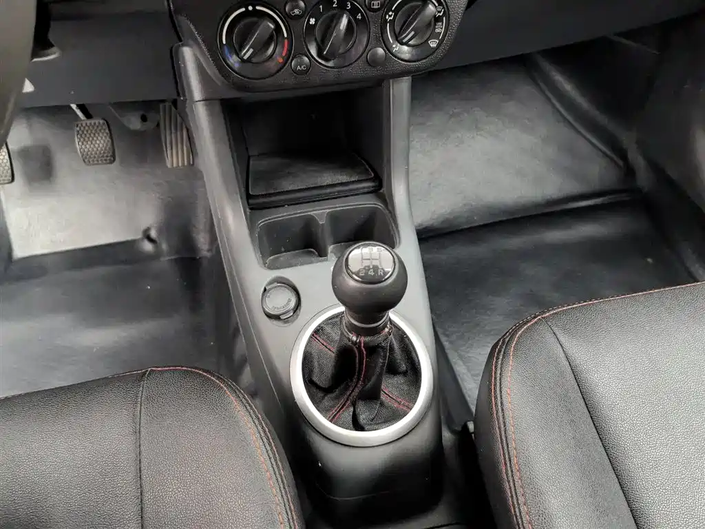 Suzuki Swift 2015 — фото 13