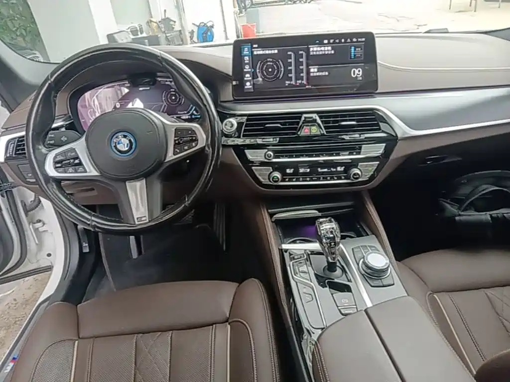BMW 5 Series New Energy 2022 — фото 10