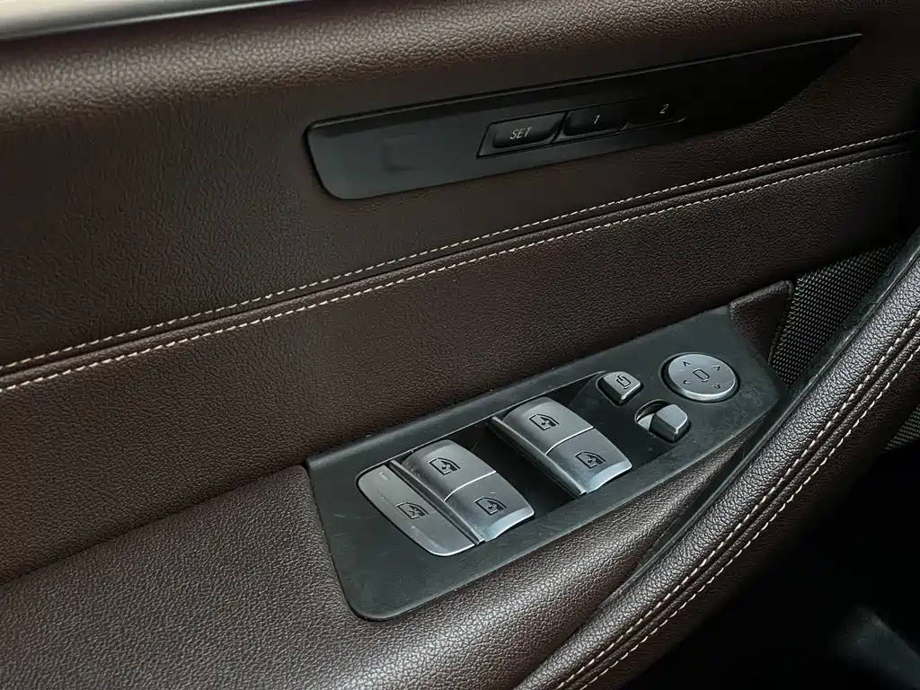 BMW 5 Series 2021 — фото 15