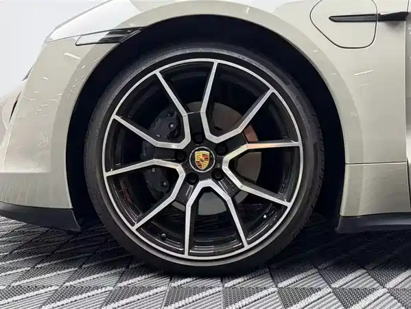 Porsche Taycan 2023