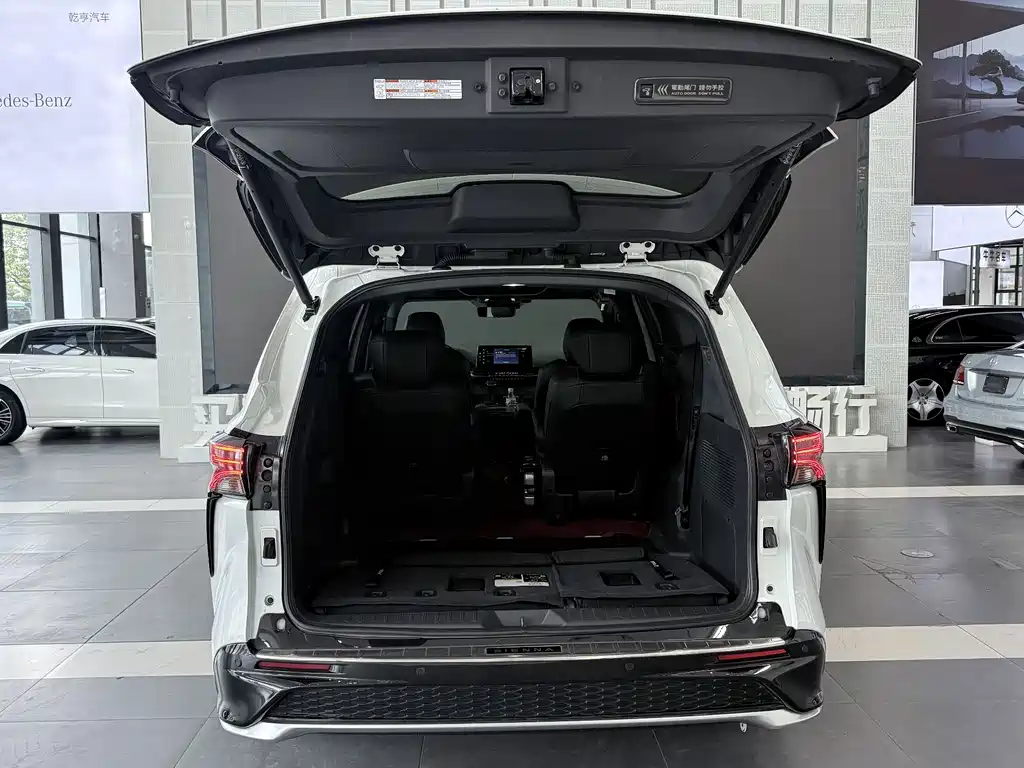 Toyota Granvia 2023 — фото 20