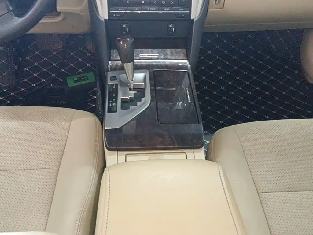 Toyota Camry 2016 — фото 10