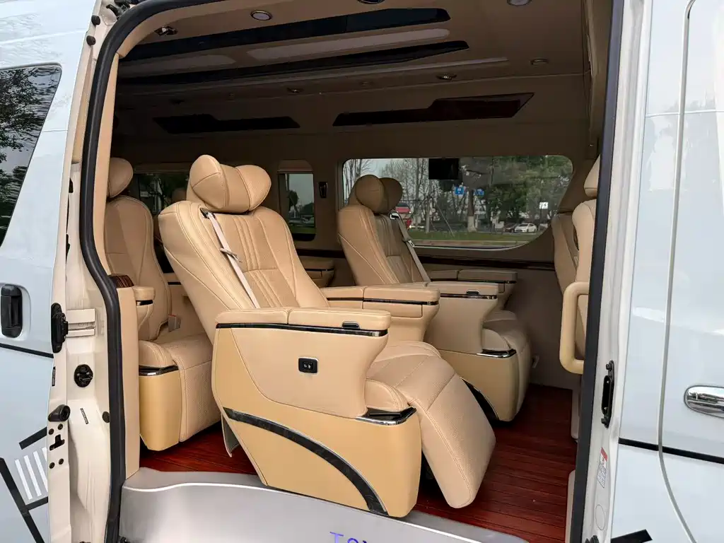 Toyota Hiace 2021 — фото 6