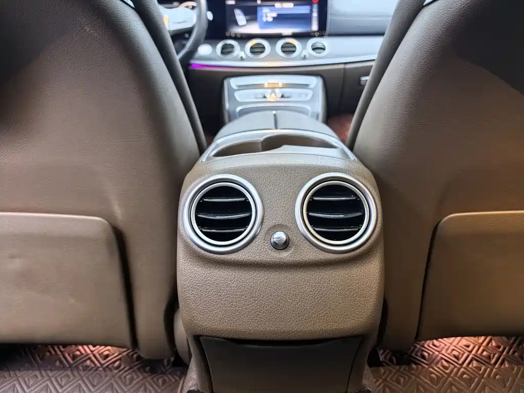 Mercedes-Benz E-Class 2020 — фото 15