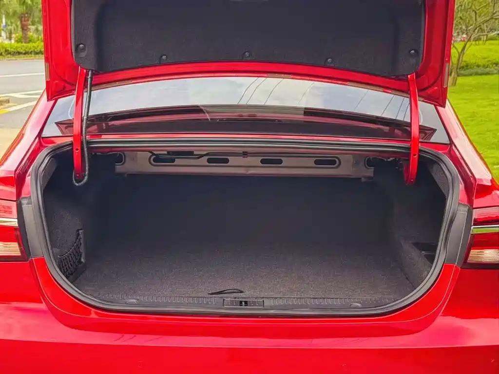 Roewe i6 New Energy 2018 — фото 10