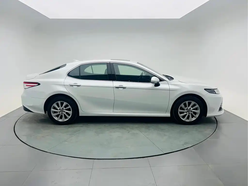 Toyota Camry 2021 — фото 8