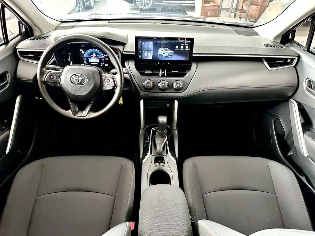 Toyota Corolla Cross 2024 — фото 3