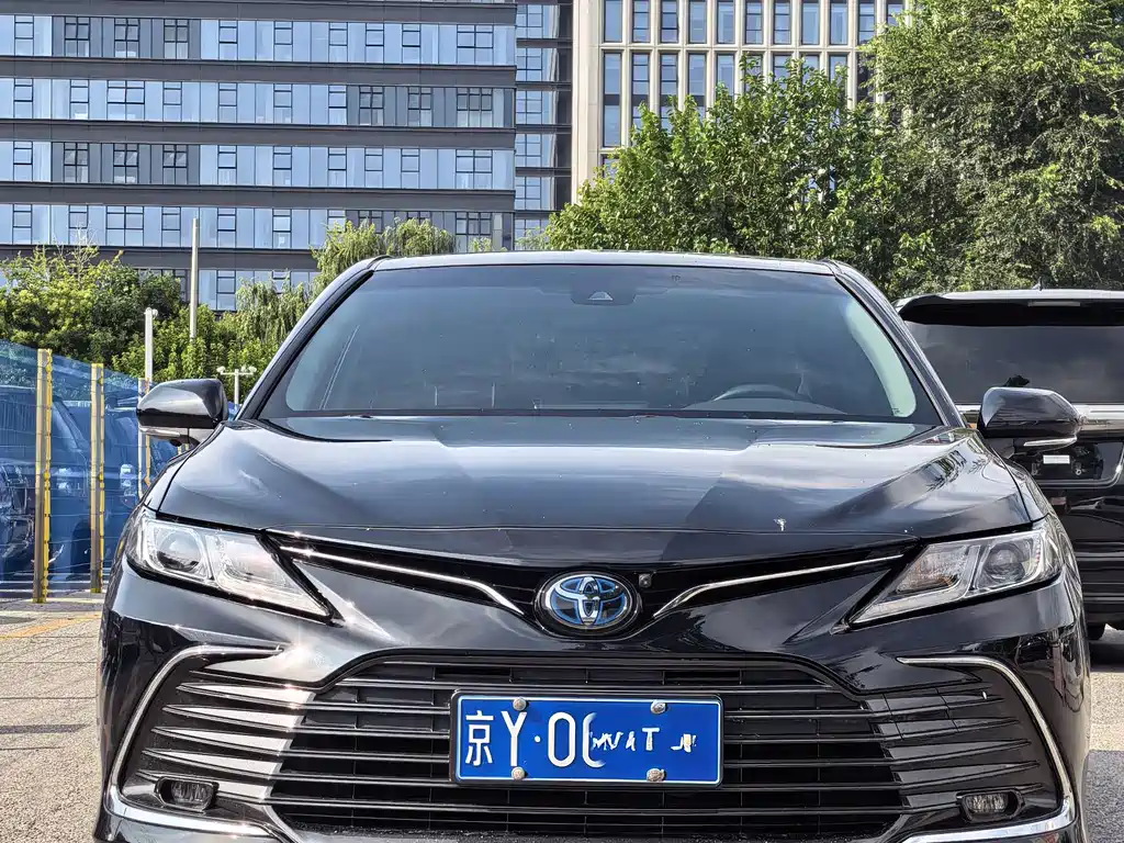 Toyota Camry 2021 — фото 2
