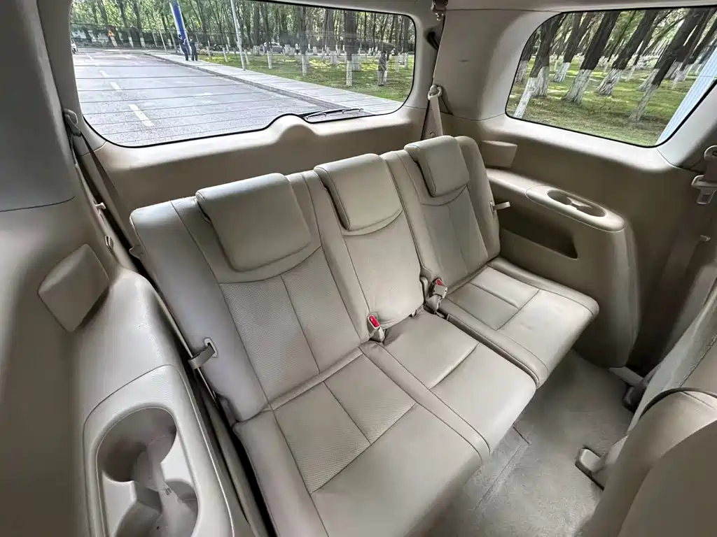 Nissan Quest 2016 — фото 17