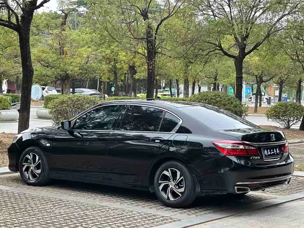 Honda Accord 2016 — фото 17