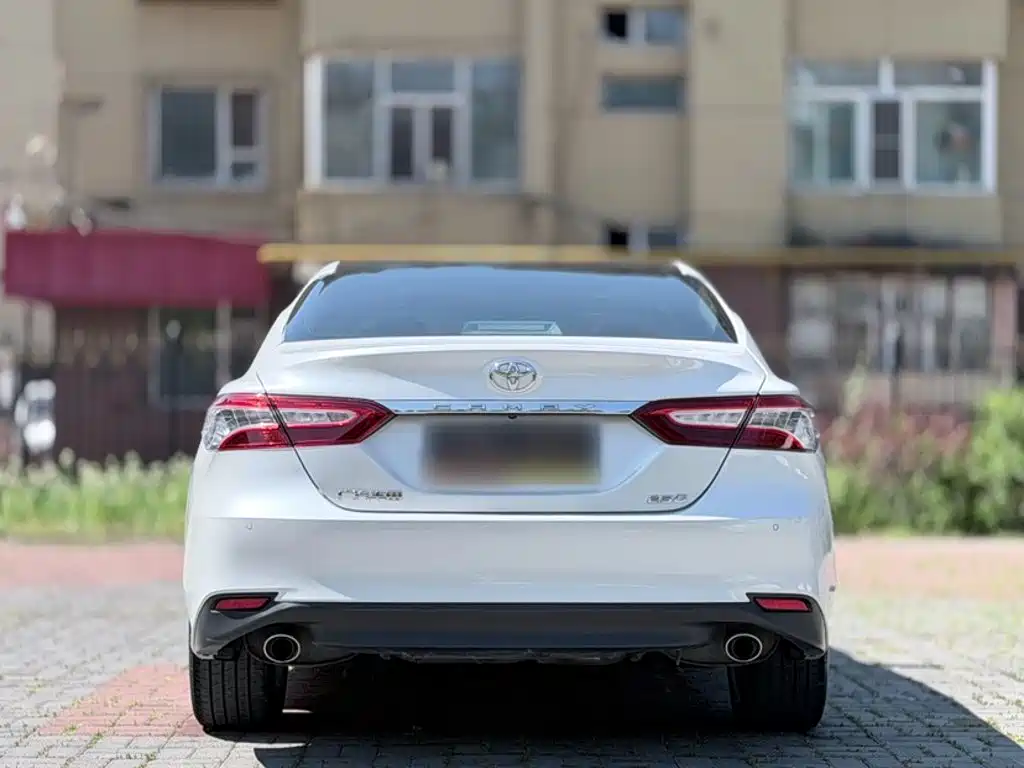 Toyota Camry 2019 — фото 9