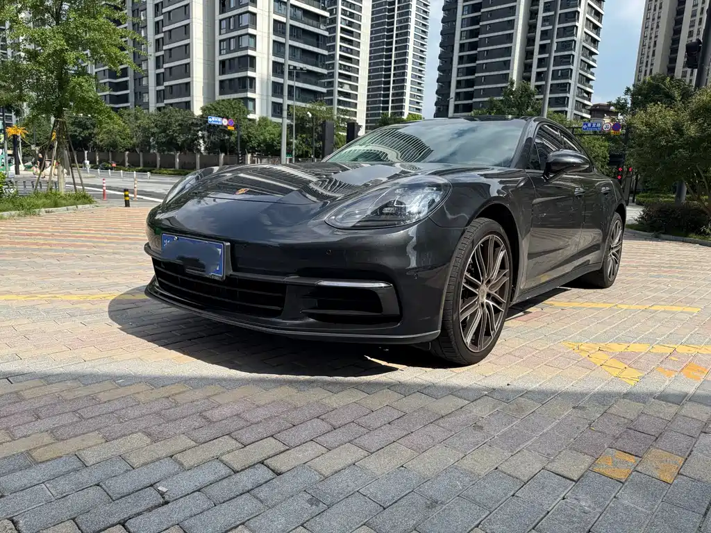 Porsche Panamera 2018 — фото 1