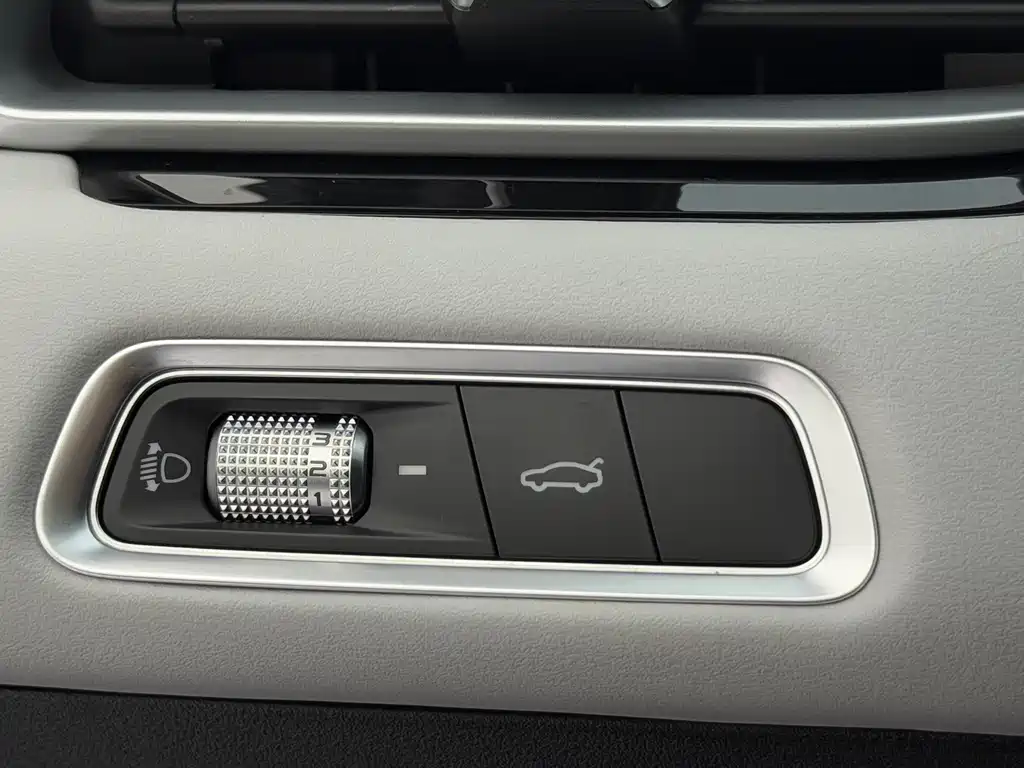 Geely Emgrand 2023 — фото 16