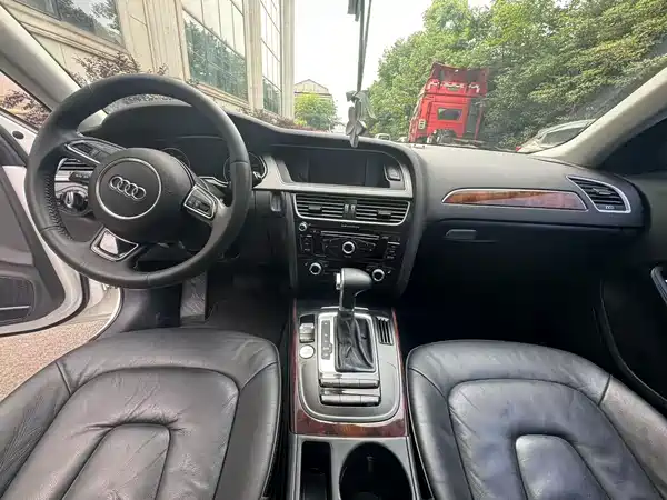 Audi A4L 2016