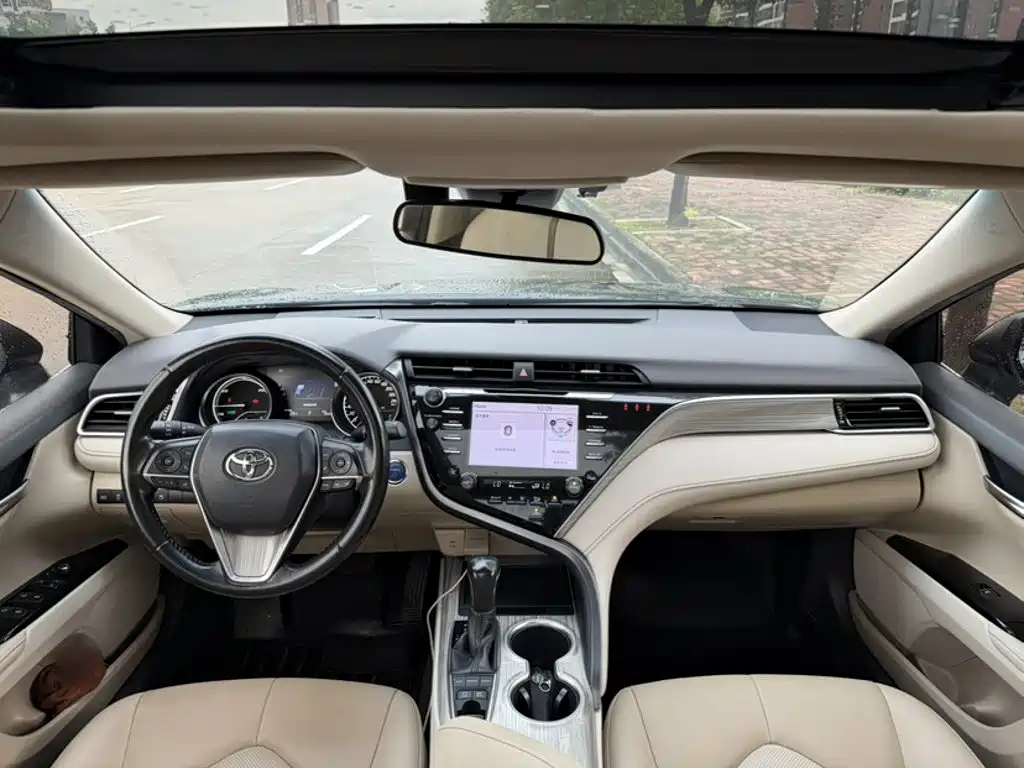 Toyota Camry 2018 — фото 14