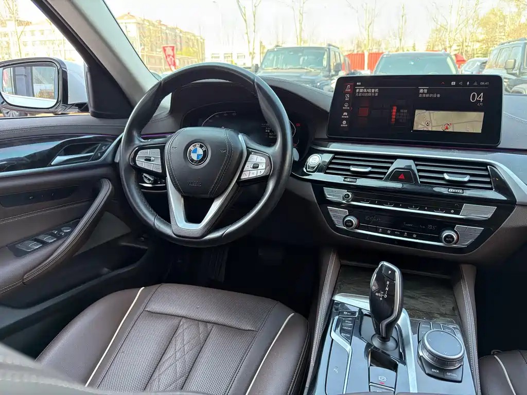 BMW 5 Series 2022 — фото 12