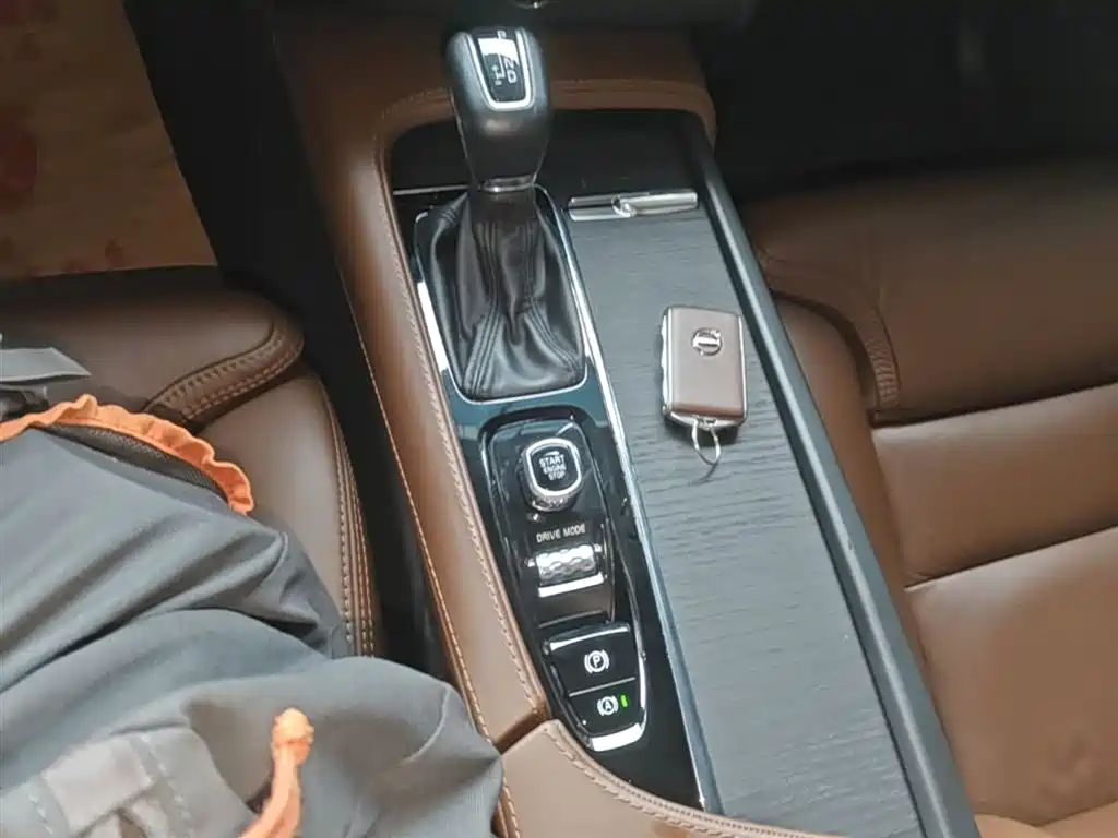 Volvo XC90 2020 — фото 14
