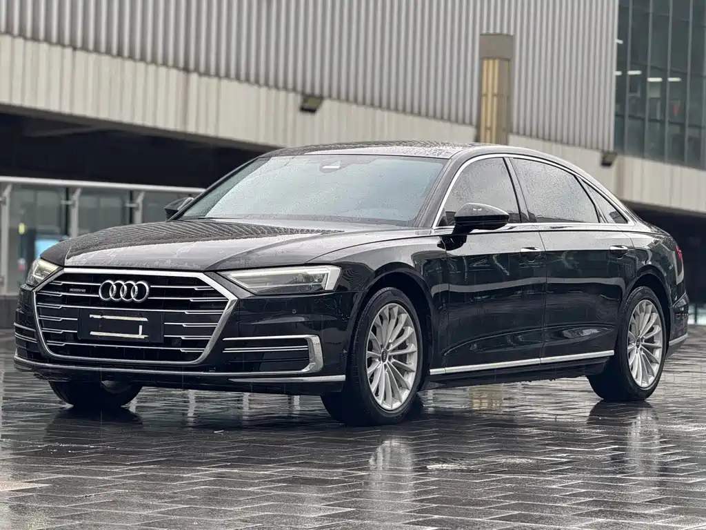 Audi A8 2022 — фото 1