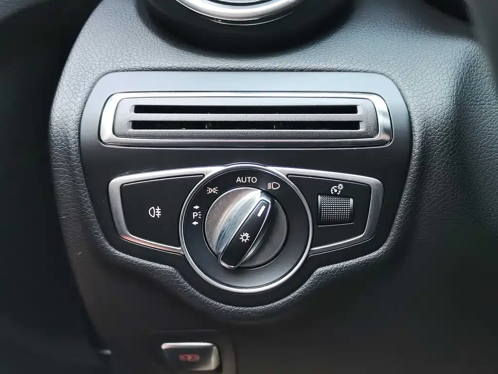 Mercedes-Benz C-Class 2019 — фото 17