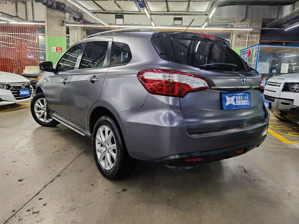 Venucia T70 2015