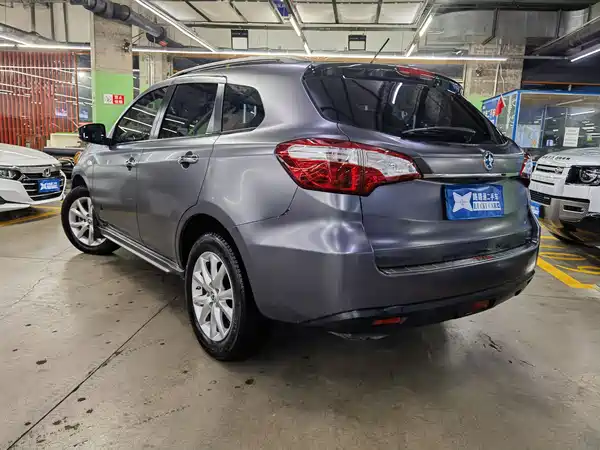 Venucia T70 2015