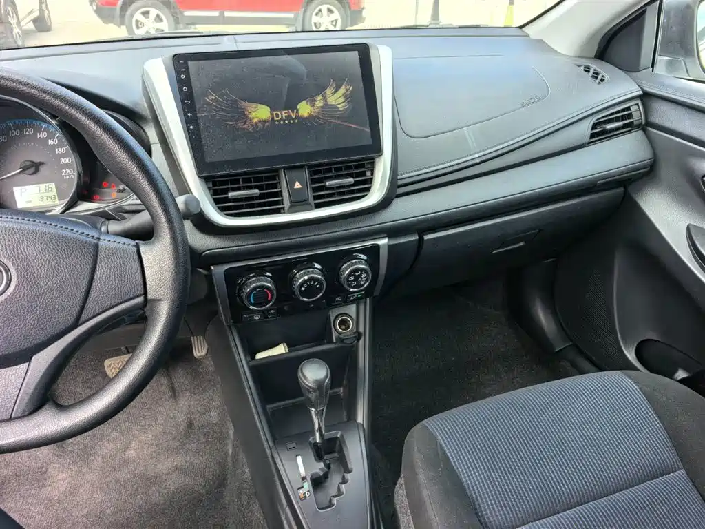 Toyota Yaris L 2018 — фото 12