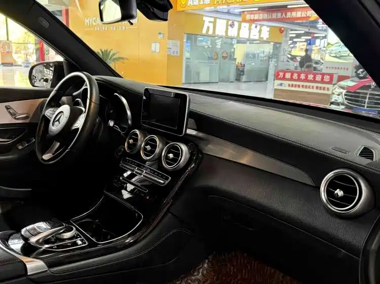 Mercedes-Benz GLC 2016 — фото 15