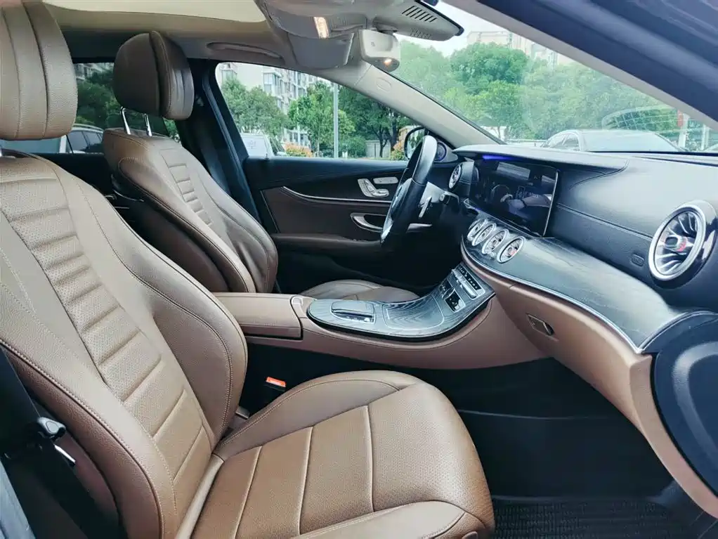 Mercedes-Benz E-Class 2019 — фото 19