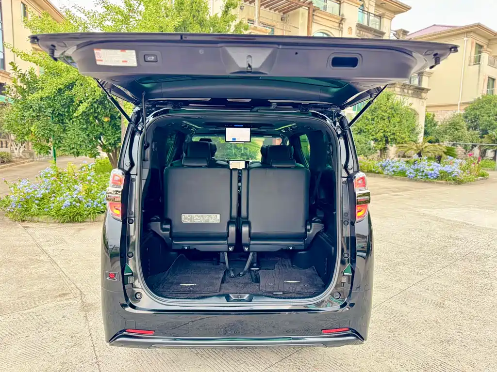 Toyota Vellfire 2023 — фото 21