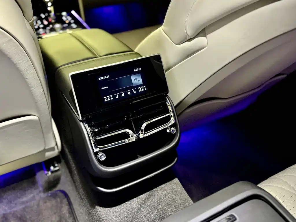 Bentley Flying Spur 2023 — фото 14